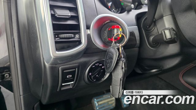 Porsche Cayenne 2013 — photo 17