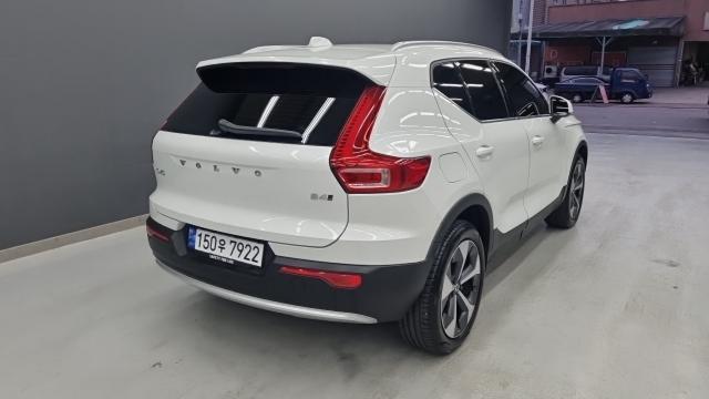 Volvo XC40 2023 — photo 2
