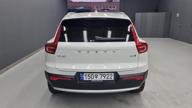 Volvo XC40 2023 — photo 4