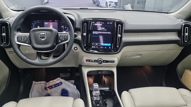 Volvo XC40 2023 — photo 7