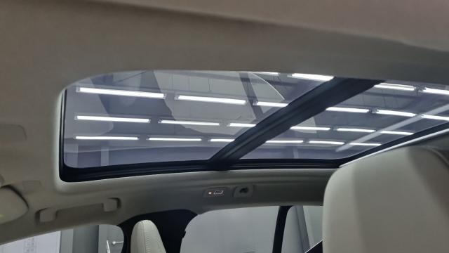 Volvo XC40 2023 — photo 13