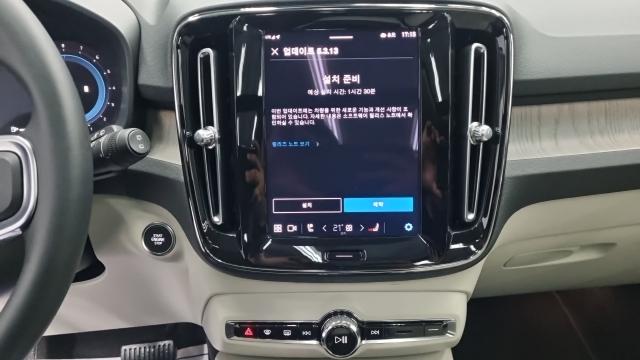 Volvo XC40 2023 — photo 14