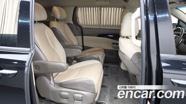 Kia Canival 2021 — photo 12