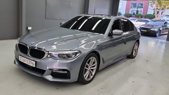 BMW 5-Series 2017 — photo 1