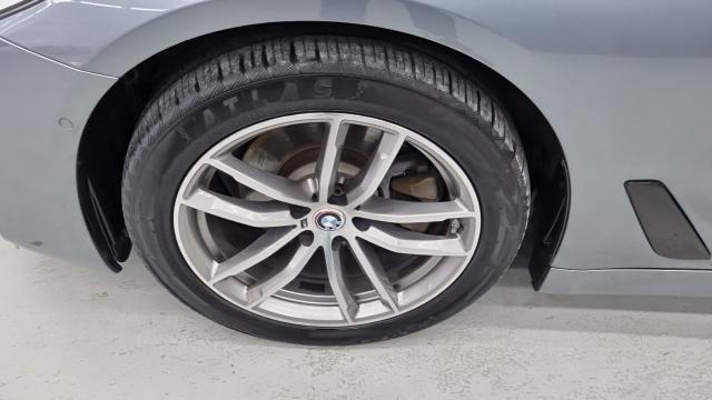 BMW 5-Series 2017 — photo 5