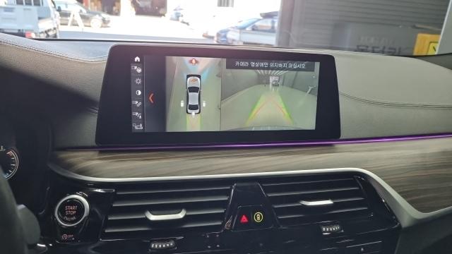 BMW 5-Series 2017 — photo 14