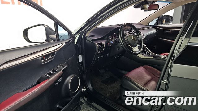 Lexus NX 2019 — photo 10