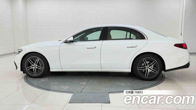 Mercedes-Benz E-Class 2026 — photo 2