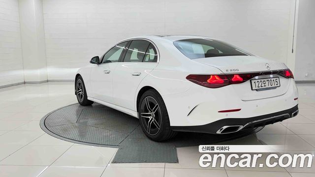 Mercedes-Benz E-Class 2026 — photo 3