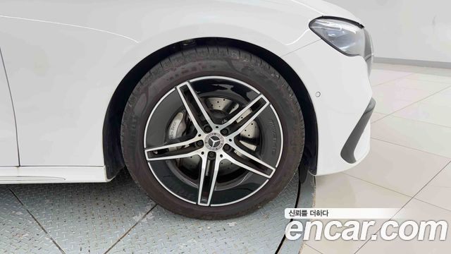 Mercedes-Benz E-Class 2026 — photo 9