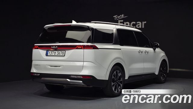 Kia Canival 2023 — photo 2