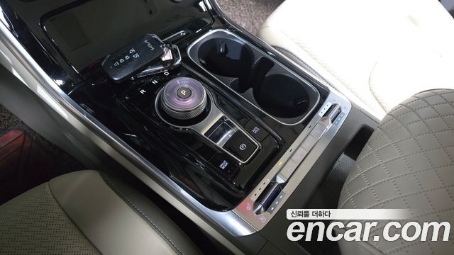 Kia Canival 2023 — photo 9