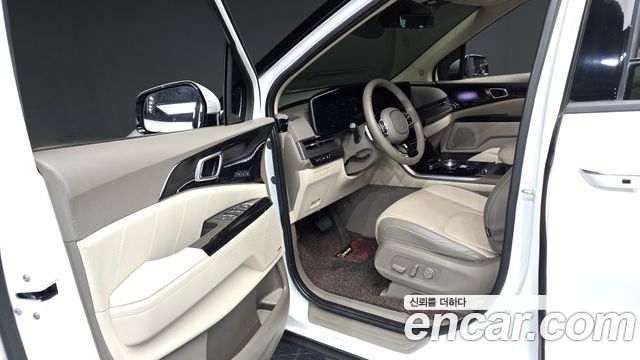 Kia Canival 2023 — photo 10
