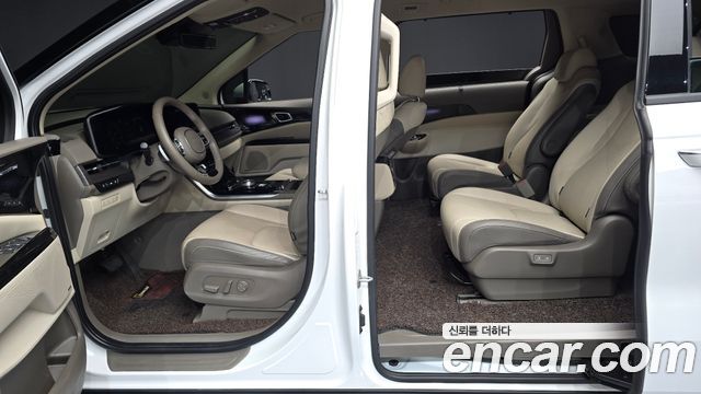 Kia Canival 2023 — photo 11