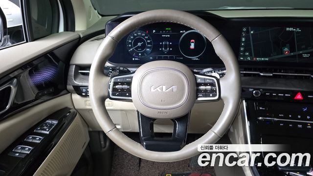 Kia Canival 2023 — photo 12