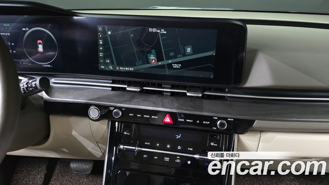 Kia Canival 2023 — photo 17