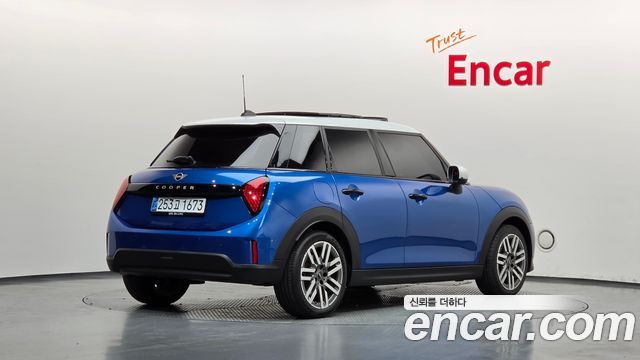 Mini Cooper 2025 — photo 2