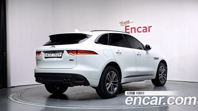Jaguar F-PACE 2019 — photo 2