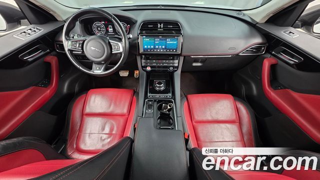 Jaguar F-PACE 2019 — photo 10