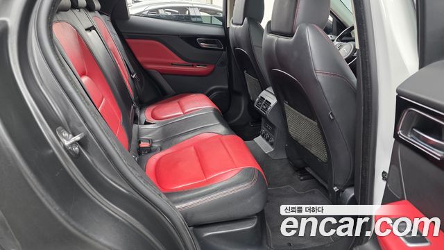 Jaguar F-PACE 2019 — photo 17