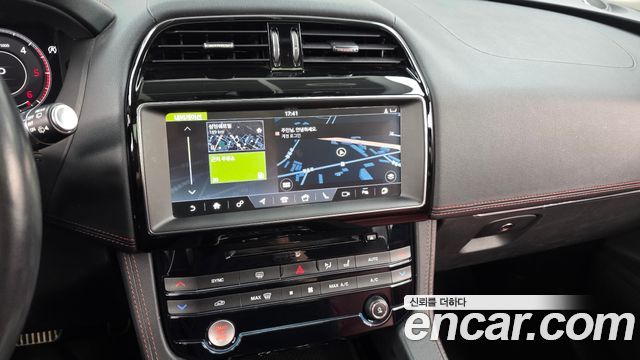 Jaguar F-PACE 2019 — photo 19