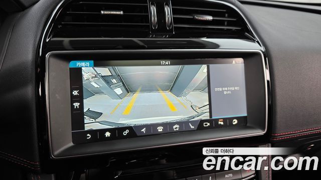 Jaguar F-PACE 2019 — photo 20