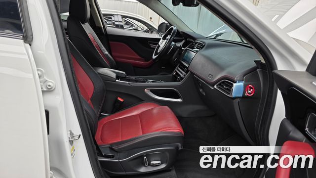 Jaguar F-PACE 2019 — photo 16
