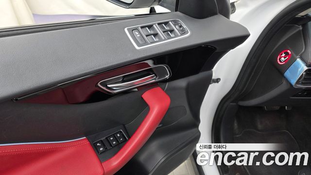 Jaguar F-PACE 2019 — photo 30