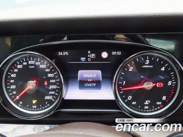 Mercedes-Benz E-Class 2017 — photo 11