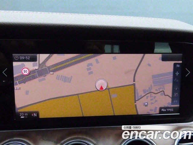 Mercedes-Benz E-Class 2017 — photo 14