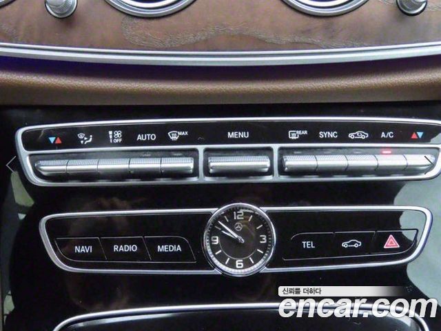 Mercedes-Benz E-Class 2017 — photo 16