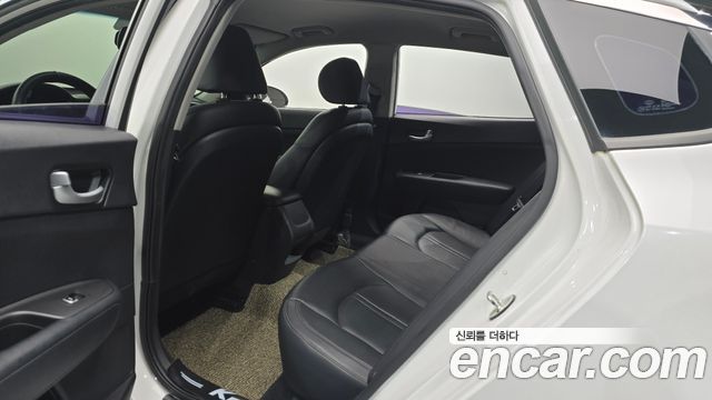 Kia K5 2016 — photo 11