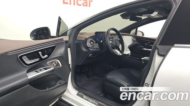 Mercedes-Benz EQE 2023 — photo 13