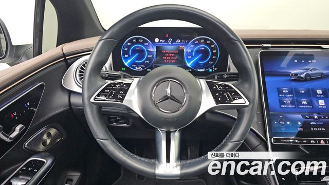 Mercedes-Benz EQE 2023 — photo 22