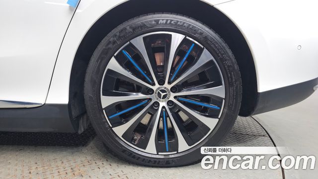 Mercedes-Benz EQE 2023 — photo 7