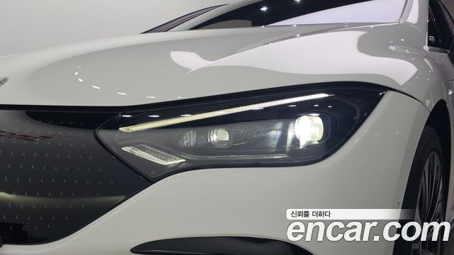 Mercedes-Benz EQE 2023 — photo 8