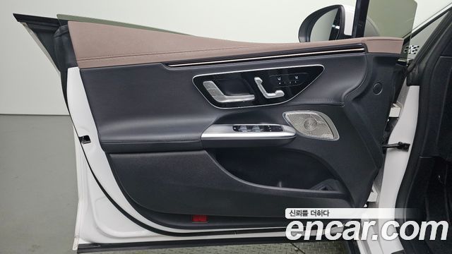 Mercedes-Benz EQE 2023 — photo 14