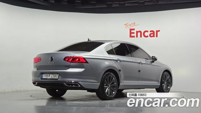 Volkswagen Passat 2021 — photo 2