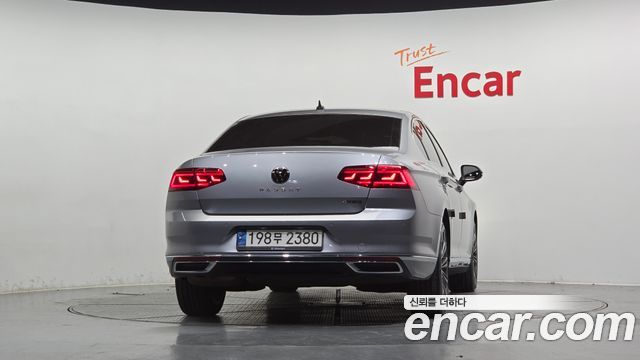 Volkswagen Passat 2021 — photo 4