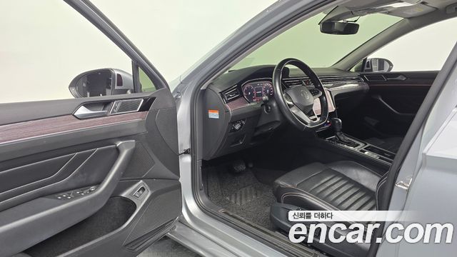 Volkswagen Passat 2021 — photo 10
