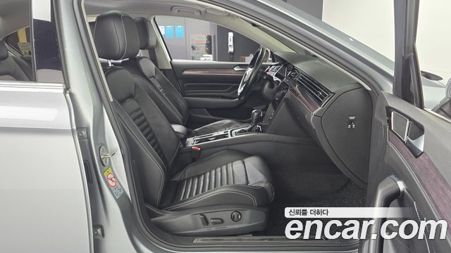 Volkswagen Passat 2021 — photo 11