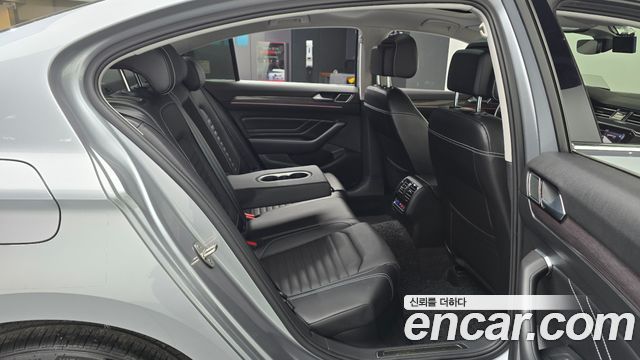 Volkswagen Passat 2021 — photo 12
