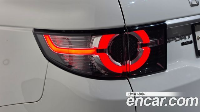 Land Rover Discovery Sport 2018 — photo 9