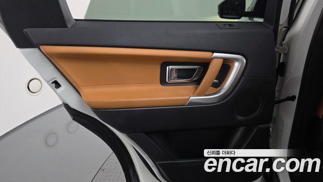 Land Rover Discovery Sport 2018 — photo 15