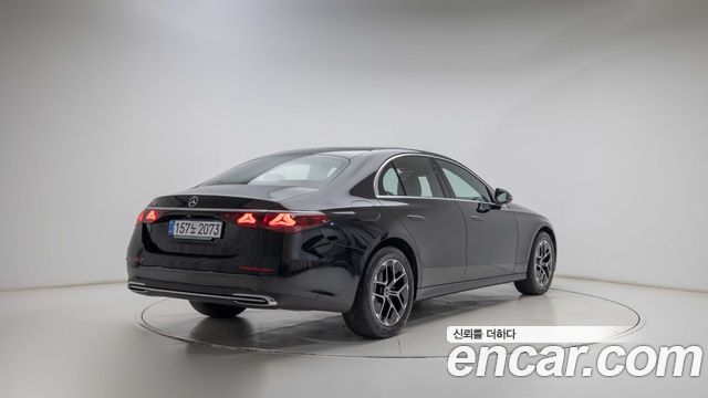 Mercedes-Benz E-Class 2026 — photo 2