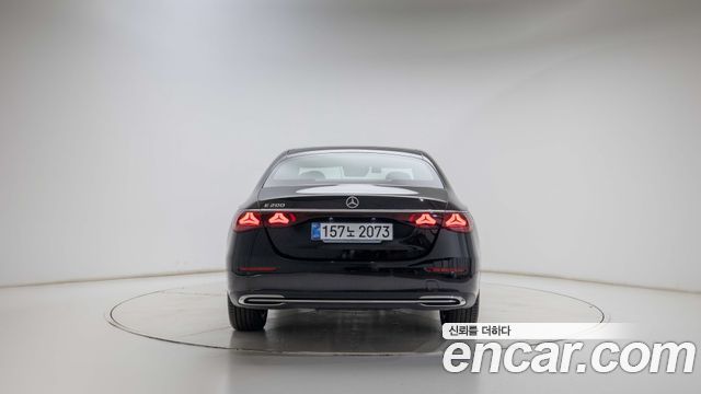 Mercedes-Benz E-Class 2026 — photo 4