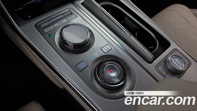 Genesis GV80 2023 — photo 12