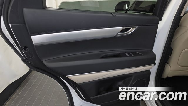 Genesis GV80 2023 — photo 15