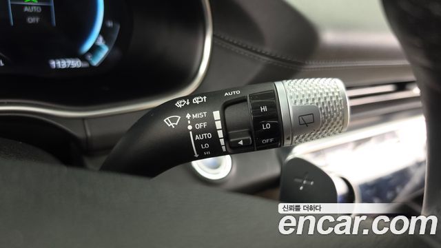 Genesis GV80 2023 — photo 28