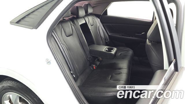 Hyundai AVANTE 2021 — photo 18